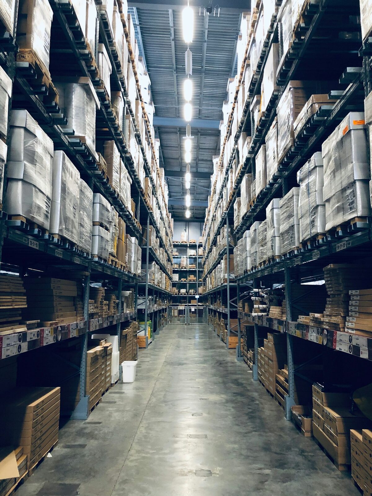 High-density warehouse racking and pallet storage